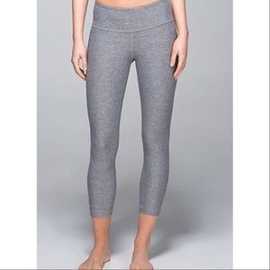 Lululemon gray cropped wunder unders